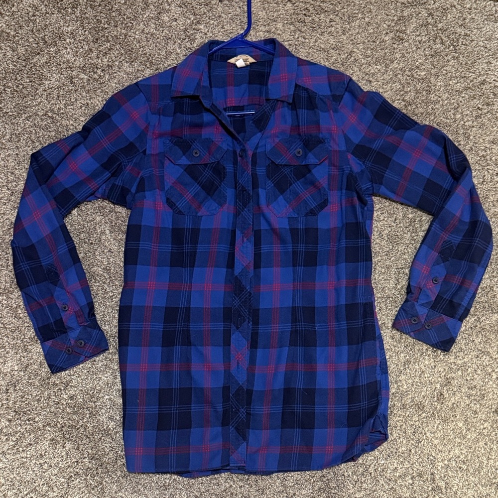 Duluth Trading Co Blue and Red Plaid Button Down Shirt